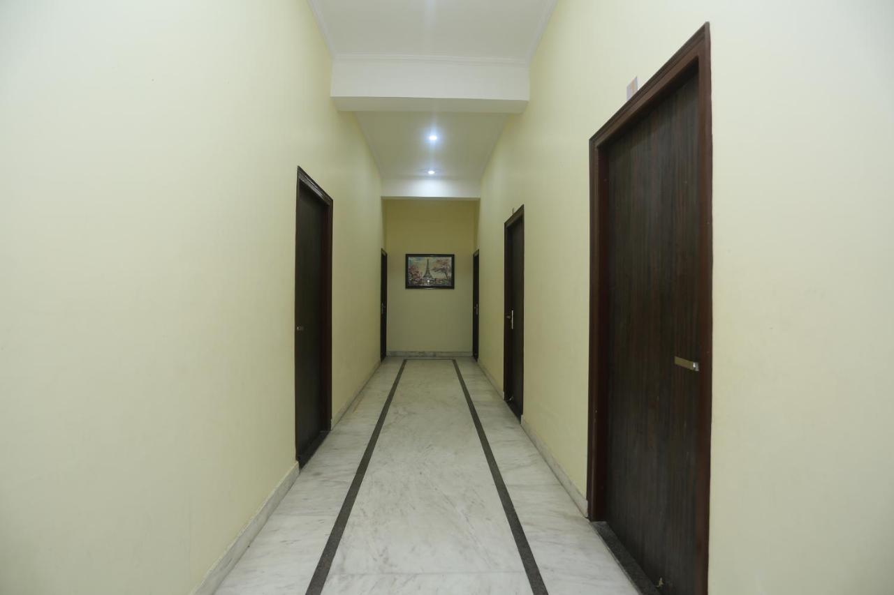Oyo 16995 Sr Blessings Hotel Chinhat Kültér fotó